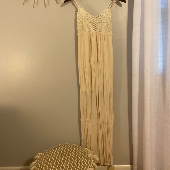 Cream and crochet maxi - Picture 2 of 5